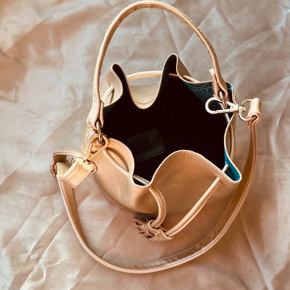 Gold Purse - Picture 1 of 3